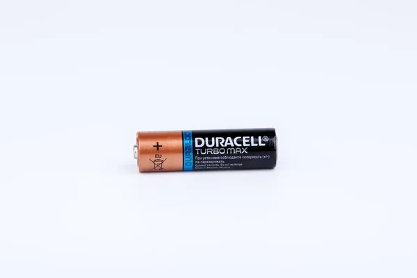 Riga, Letland - 18 April 2017: Batterijen van Duracell, Duracell is een Amerikaans merk — Stockfoto