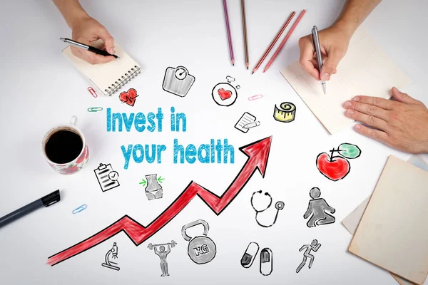 Investeren in je gezondheid-concept. Gezonde levensstijl achtergrond. De vergadering aan de witte Bureau tafel — Stockfoto