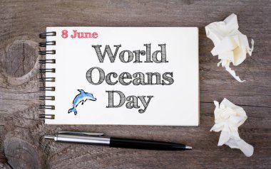 8 Haziran Dünya okyanus günü. Defter ve kalem eski ahşap tablo