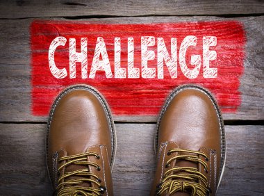 Meydan okuma. Ahşap arka plan üstünde çizme en iyi görünümü