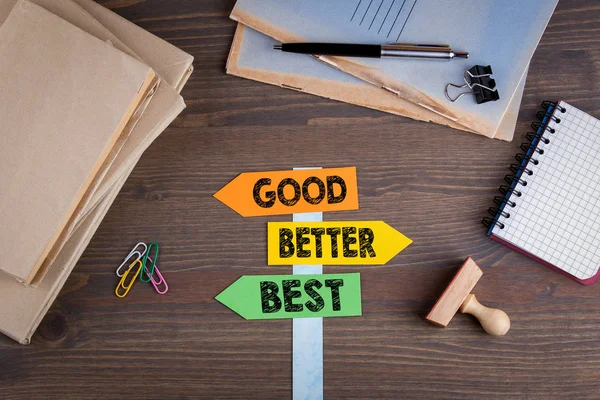 Good, better and best concept. Paper signpost on a wooden desk — Stock Photo, Image