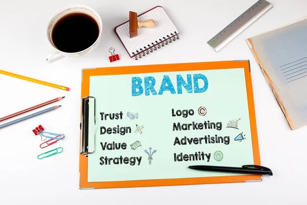 Concepto de marca, palabras clave e iconos. Escritorio de oficina con papelería — Foto de Stock