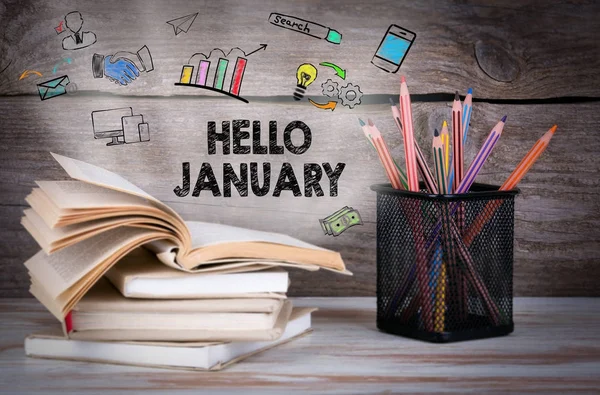 Hej januari, affärsidé. Bunt böcker och pennor på tabellen trä Stockbild