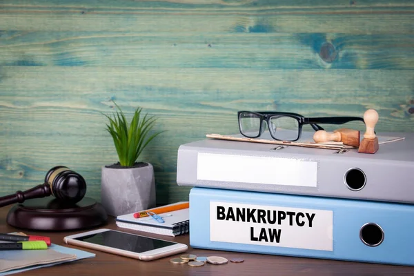 Ley de bancarrota. Aglutinantes en el escritorio de la oficina. Contexto empresarial —  Fotos de Stock