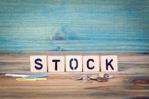 Stock - nombre de las letras de madera. Escritorio de oficina, antecedentes informativos y de comunicación —  Fotos de Stock