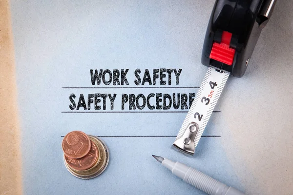 Munkahelyi biztonság és a biztonsági eljárásokat. veszélyek, védelem, egészségügyi és rendeletek — Stock Fotó