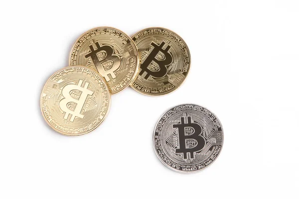 Criptomoeda, bitcoin dourado e prata isolado no fundo branco — Fotografia de Stock