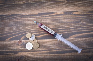 yolsuzluk kavramı. İlaç şırınga sıvı iç ve inscribtion