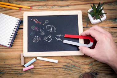 Dijital pazarlama, çeken mıknatıs görünümünü sosyal ağ