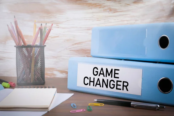 Jogo Changer, Office Binder na mesa de madeira — Fotografia de Stock