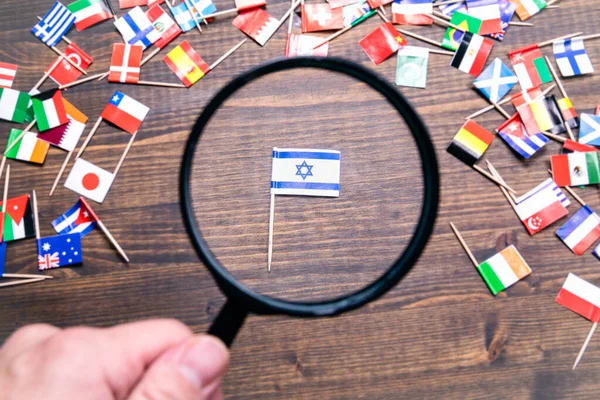 Σημαία του Ισραήλ σε ξύλινο φόντο. Πολιτική, οικονομία, εισαγωγές και εξαγωγές — Φωτογραφία Αρχείου