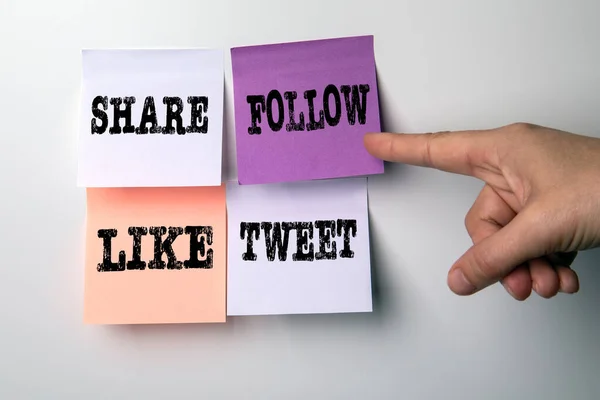 Redes sociales y marketing. Compartir, como, twittear y seguir el concepto — Foto de Stock