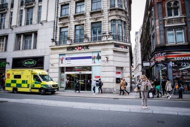 Londra 'daki bir bankanın sağlık sigortası. Oxford Caddesi - ana alışveriş caddesi