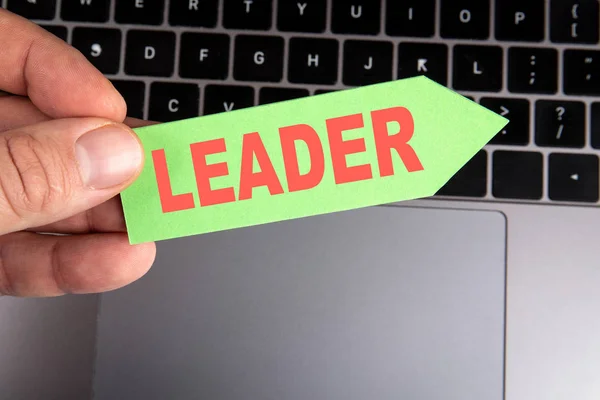 Leader o leadership. Tendenze, follow, social media e concetto di marketing — Foto Stock