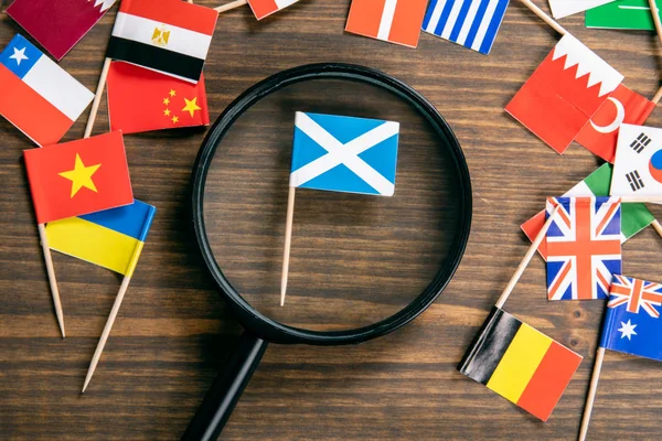 Scottish flag. Flags of many countries, magnifying glass — Φωτογραφία Αρχείου