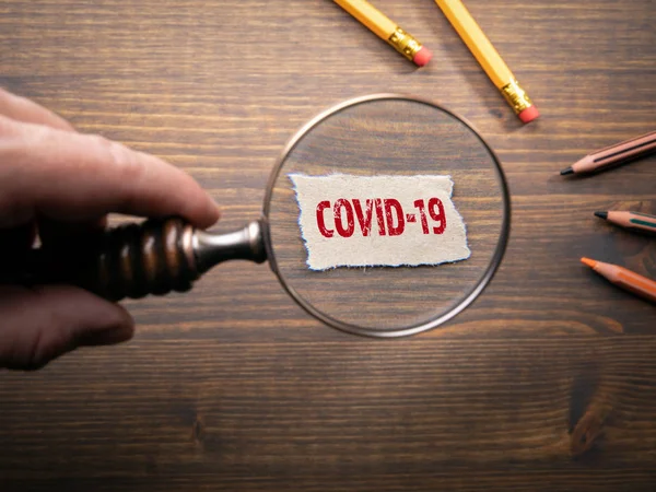 COVID-19. Explorando e explicando coronovírus - surto de doença que foi relatado pela primeira vez de Wuhan, China — Fotografia de Stock