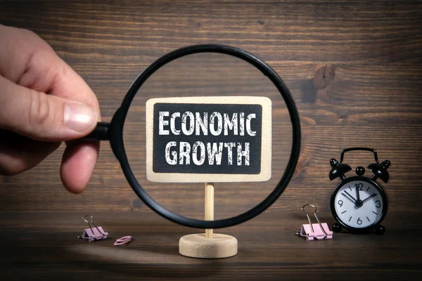 Ekonomik büyüme. Planlama, Kriz, İthalat ve İhracat Konsepti — Stok fotoğraf