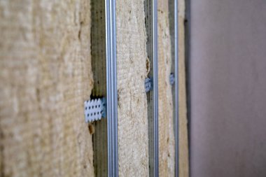 İç onarım, inşaat ve yenileme. Metal profiller ve bağlayıcılar, taş yünü yalıtımı