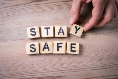 Kendine dikkat et. Olağanüstü hal, kazalar, virüsün yayılması ve kendini izole etme kavramı.