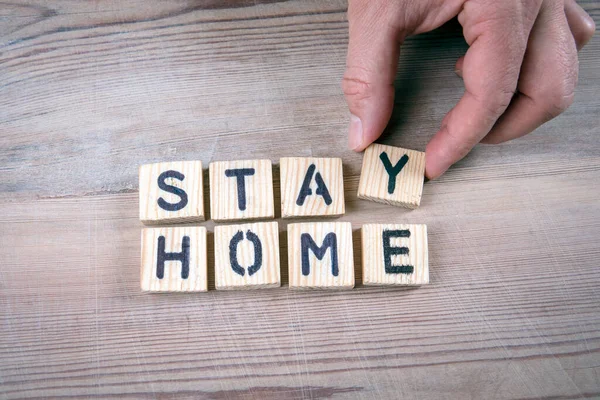 Reste à la maison. Vacances, isolement personnel, quarantaine et concept de santé — Photo