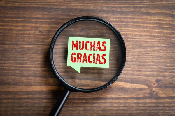 Palavra Muchas Gracias significa obrigado. Espanhol aprendizagem de línguas, pesquisa — Fotografia de Stock