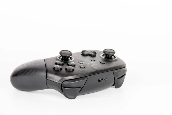 Nintendo Pro Controller pro Nintendo Switch, černá konzole pro hráče na bílém — Stock fotografie