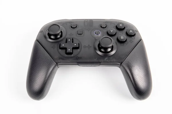 Nintendo Pro Controller для Nintendo Switch, чорна консоль для геймерів на білому — стокове фото