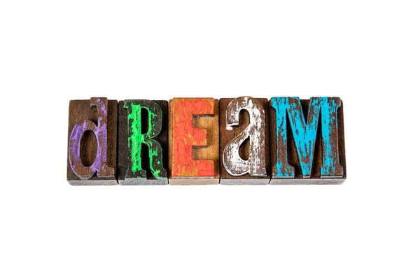 Soñar. Letras de madera de colores sobre un blanco —  Fotos de Stock