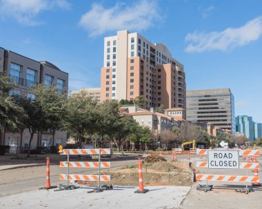 Kapalı yol işaret Downtown Irving, Teksas, ABD