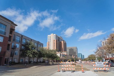 Kapalı yol işaret Downtown Irving, Teksas, ABD