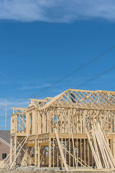 Gros plan Bâton de deux étages construit maison en construction à Irving — Photo