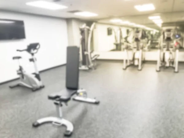 Cinta de correr de fondo borrosa, equipos elípticos, strider y de entrenamiento en el moderno gimnasio en EE. UU. — Foto de Stock