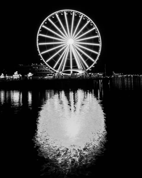 Toned photo of Seattle Great Wheel observation at Pier 57 in Seattle, Washington — стокове фото