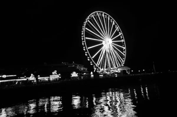 Toned photo of Seattle Great Wheel observation at Pier 57 in Seattle, Washington — стокове фото