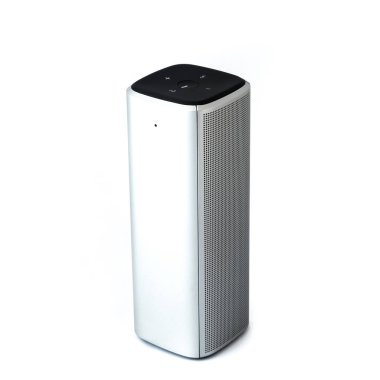 Beyaz arka planda şarj edilebilir pilleri olan gri bluetooth hoparlörü. Dijital müzik dinlemek için kablosuz konuşmacı.