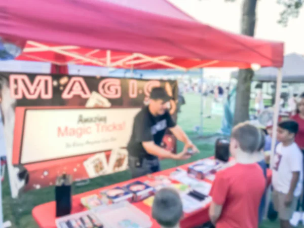 Image Floue Enfants Divers Regardant Spectacle Magie Petit Stand Magique — Photo