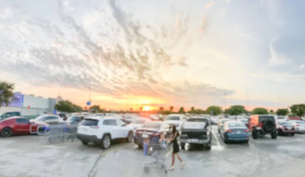 Motion Blurred Customer Shopping Cart Walking Parking Lots Grocery Store — Stock Photo, Image
