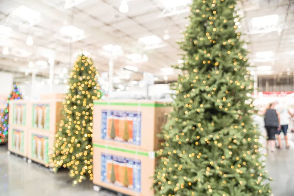 Borrosa Enorme Decoración Árboles Navidad Tienda Por Mayor Coronas Cadenas — Foto de Stock