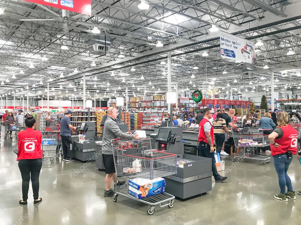 DALLAS, TX, USOCT 19, 2019 Área de autoservicio en Costco, Churchill Way, Dallas. Soporte