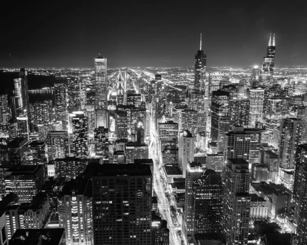 Imagem Filtrada Preto Branco Centro Chicago Iluminou Horizonte Noite Vista — Fotografia de Stock