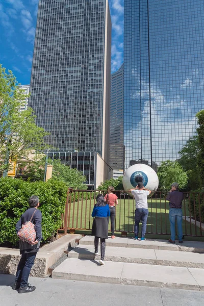 Dallas Eua Maio 2019 Visitantes Tirando Foto Com Veias Vermelhas — Fotografia de Stock