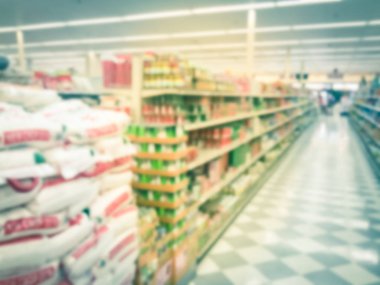Usa 'daki Asya süpermarketinde arka plan koridorları ve raflar bulanık