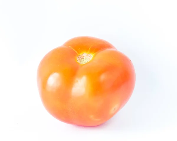 Estúdio tiro um corte fresco orgânico asiático tomate isolado no branco — Fotografia de Stock