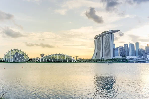 Skylines and Garden by the bay view from Marina Bay East River bank — 스톡 사진