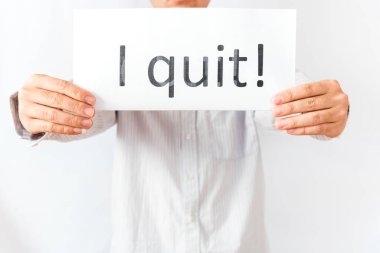 Stüdyo, Asyalı erkek elini I Out metin konseptiyle çekti