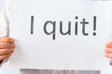 Stüdyo, Asyalı erkek elini I Out metin konseptiyle çekti