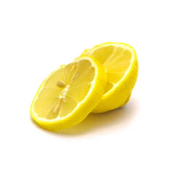 Estúdio tiro dois cortes de fatia de limão fresco orgânico isolado em branco — Fotografia de Stock