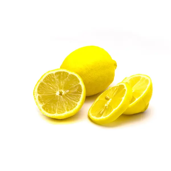 Studio a photographié un citron avec des tranches fraîches isolées sur blanc — Photo