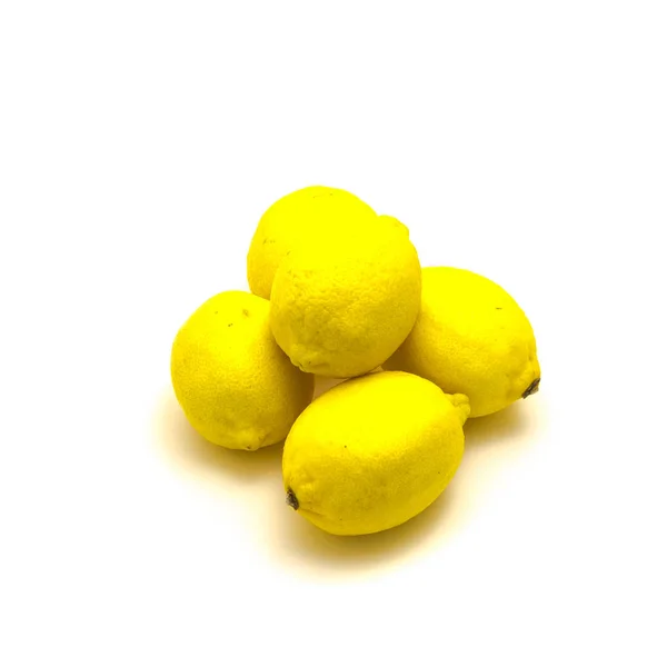 Studio shot pile of organic raw lemons isolated on white — Stock Photo, Image