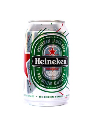 Alüminyum kutu Heineken Birası beyaz arka planda izole edildi